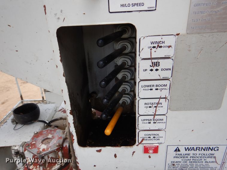 image for item DM3901 2004 International 7400  bucket truck