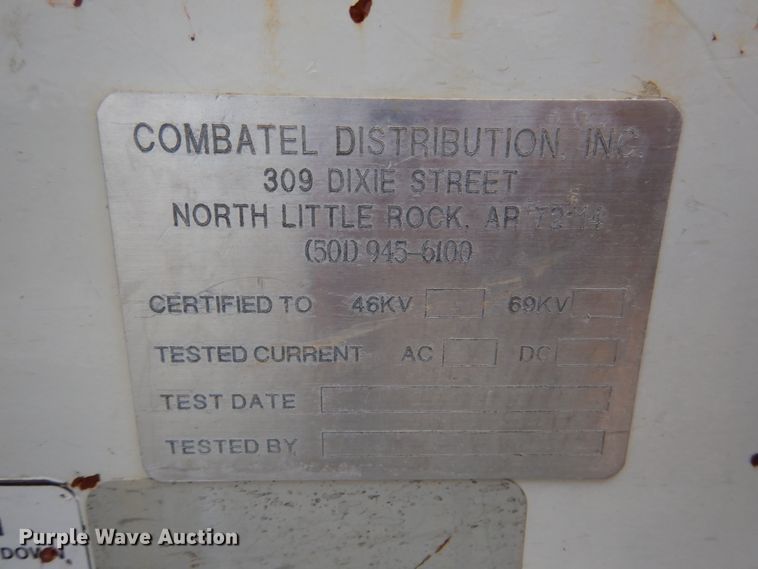 image for item DM3901 2004 International 7400  bucket truck