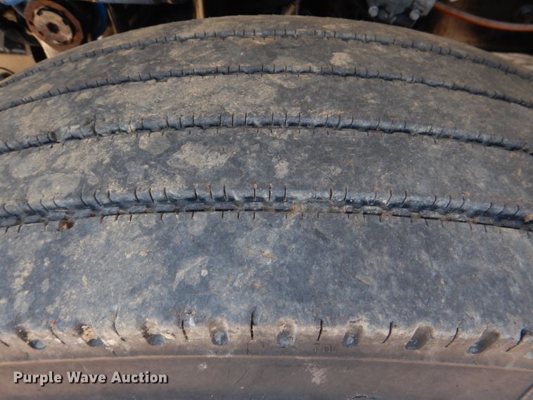 image for item DM3901 2004 International 7400  bucket truck