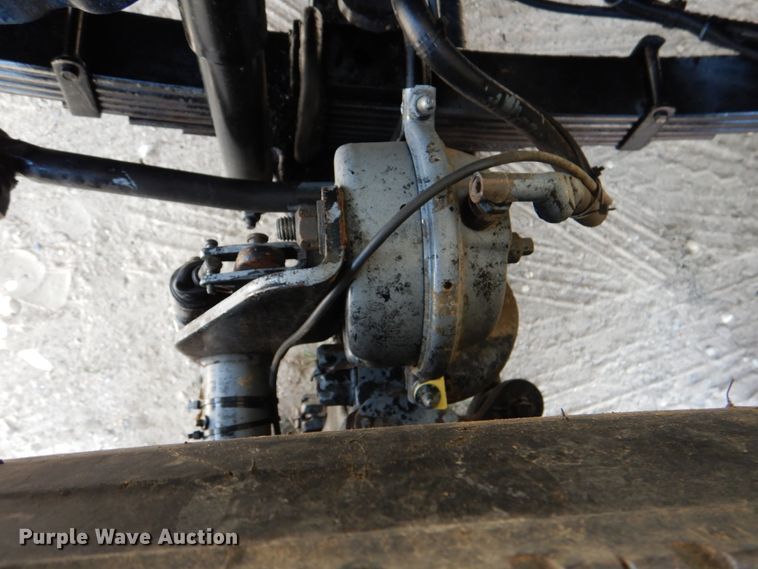 image for item DM3901 2004 International 7400  bucket truck