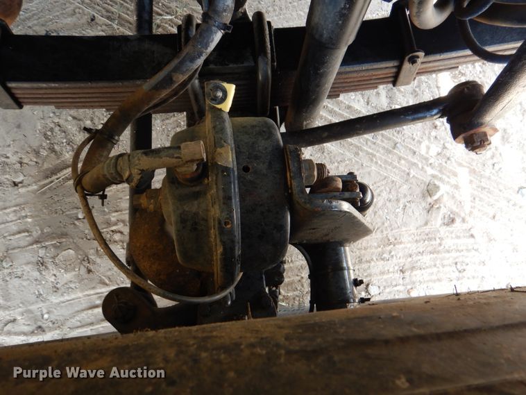 image for item DM3901 2004 International 7400  bucket truck