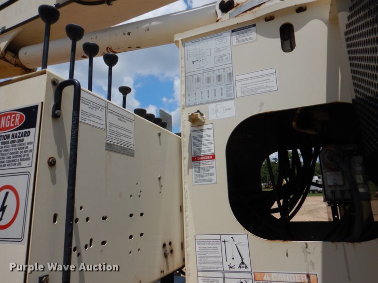 image for item DM3902 2009 Sterling LT9500  crane truck