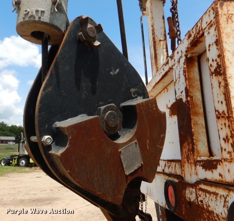 image for item DM3902 2009 Sterling LT9500  crane truck