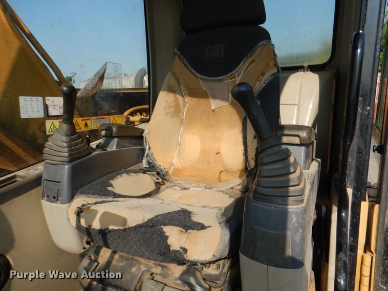 image for item DM3933 2006 Caterpillar 320CL  excavator