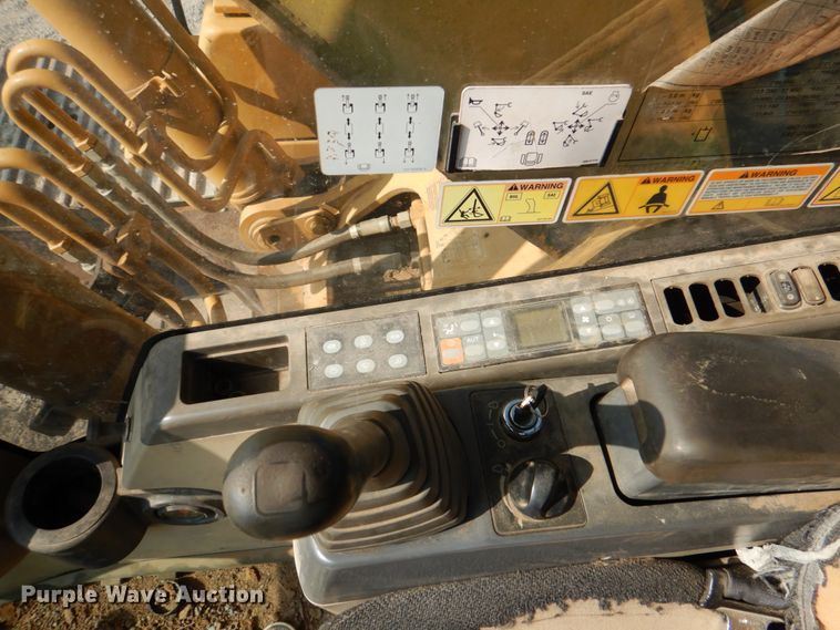 image for item DM3933 2006 Caterpillar 320CL  excavator