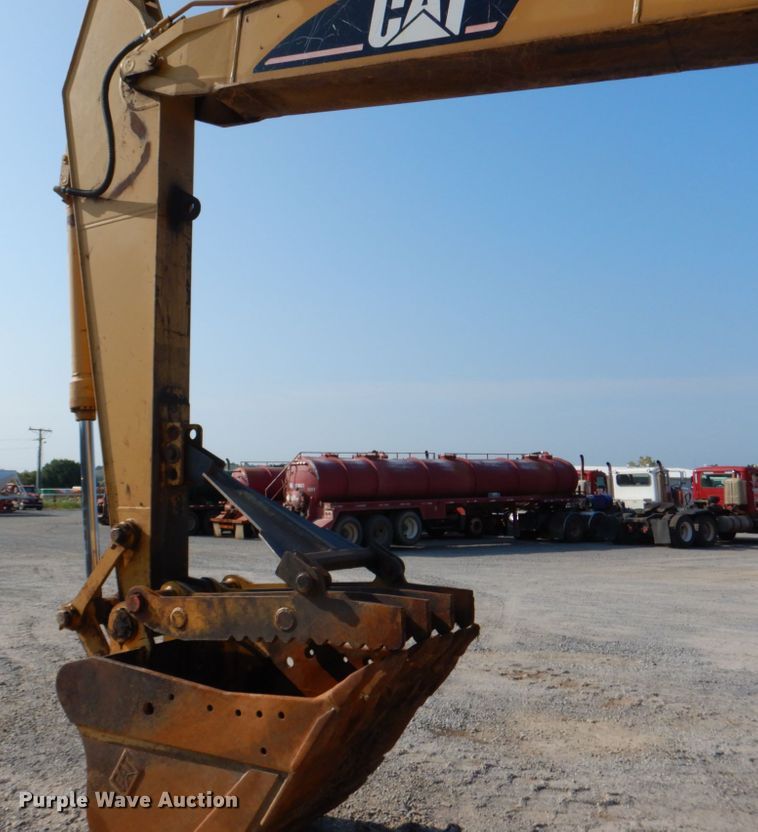 image for item DM3933 2006 Caterpillar 320CL  excavator