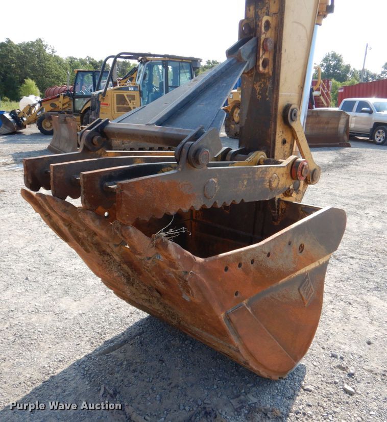 image for item DM3933 2006 Caterpillar 320CL  excavator