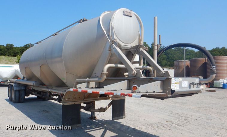 image for item DM3937 2012 Heil Trailer International  pneumatic dry bulk trailer