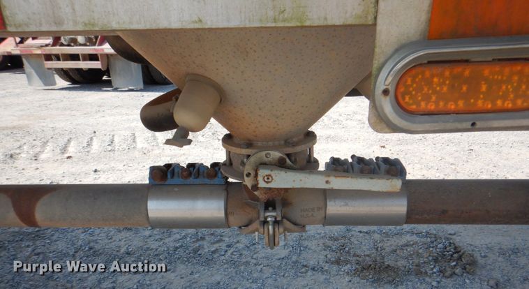 image for item DM3937 2012 Heil Trailer International  pneumatic dry bulk trailer