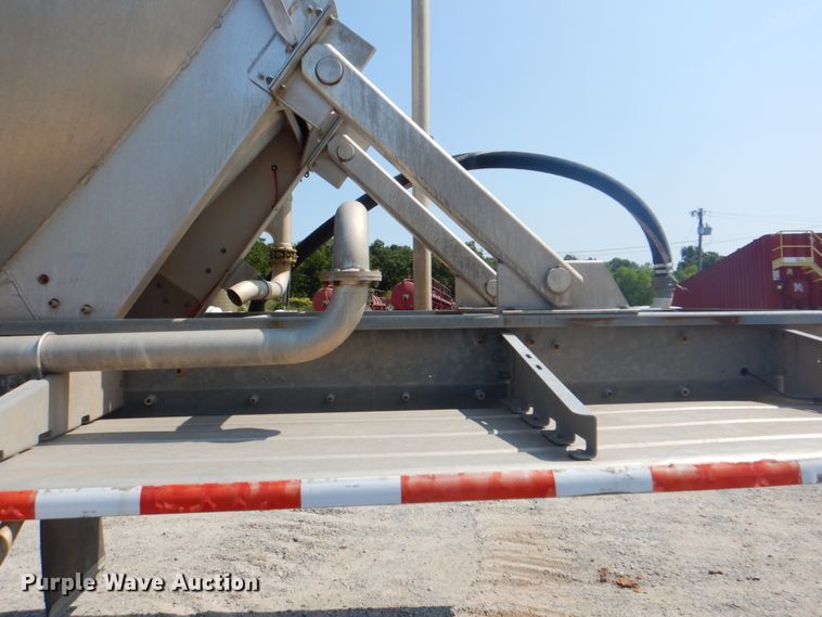 image for item DM3937 2012 Heil Trailer International  pneumatic dry bulk trailer