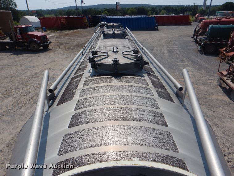 image for item DM3937 2012 Heil Trailer International  pneumatic dry bulk trailer