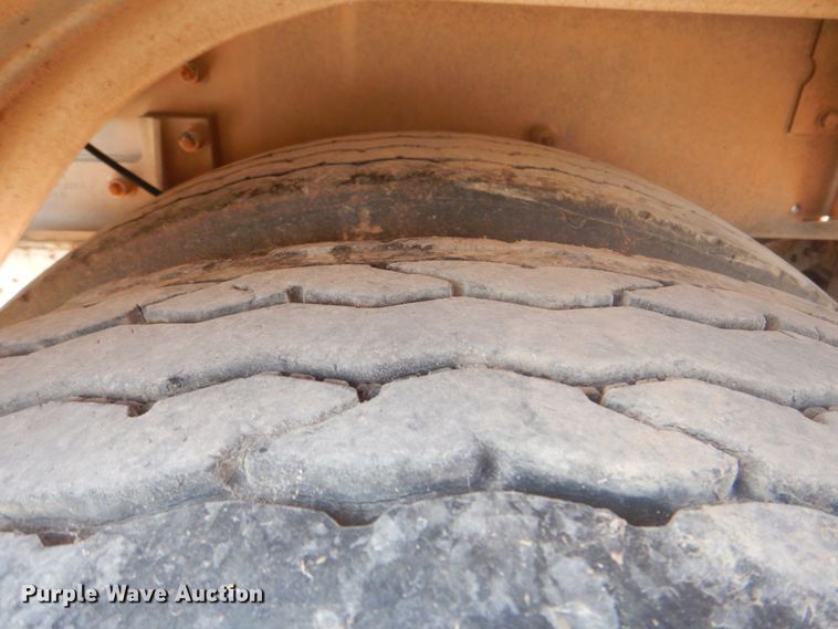 image for item DM3937 2012 Heil Trailer International  pneumatic dry bulk trailer