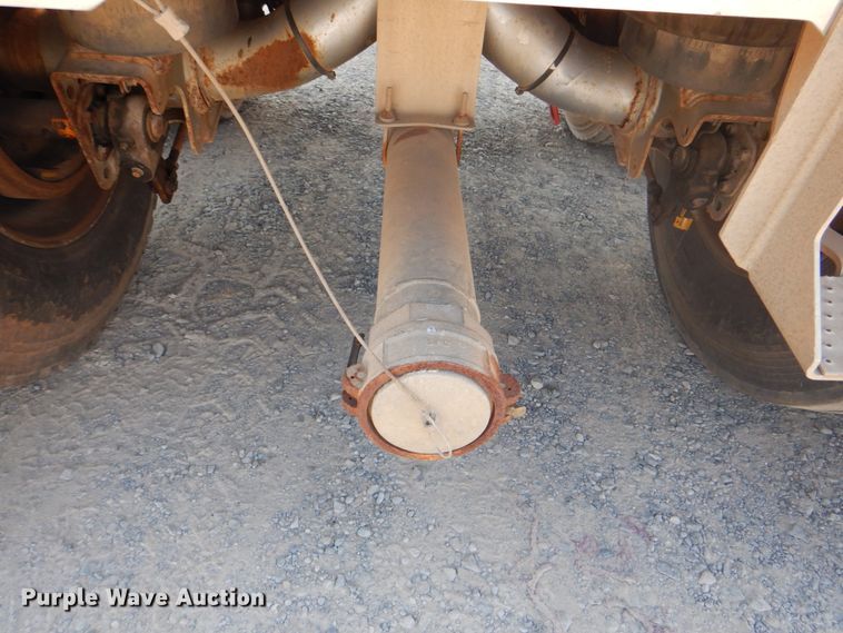 image for item DM3937 2012 Heil Trailer International  pneumatic dry bulk trailer