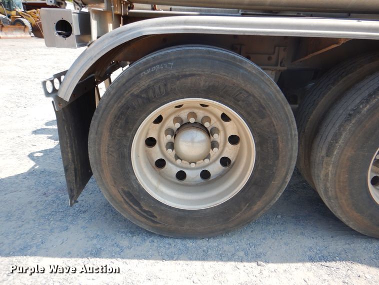 image for item DM3937 2012 Heil Trailer International  pneumatic dry bulk trailer