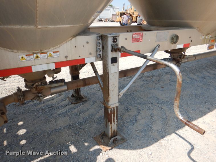 image for item DM3938 2012 Heil Trailer International  pneumatic dry bulk trailer