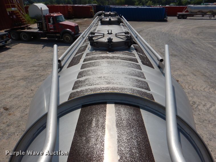 image for item DM3938 2012 Heil Trailer International  pneumatic dry bulk trailer