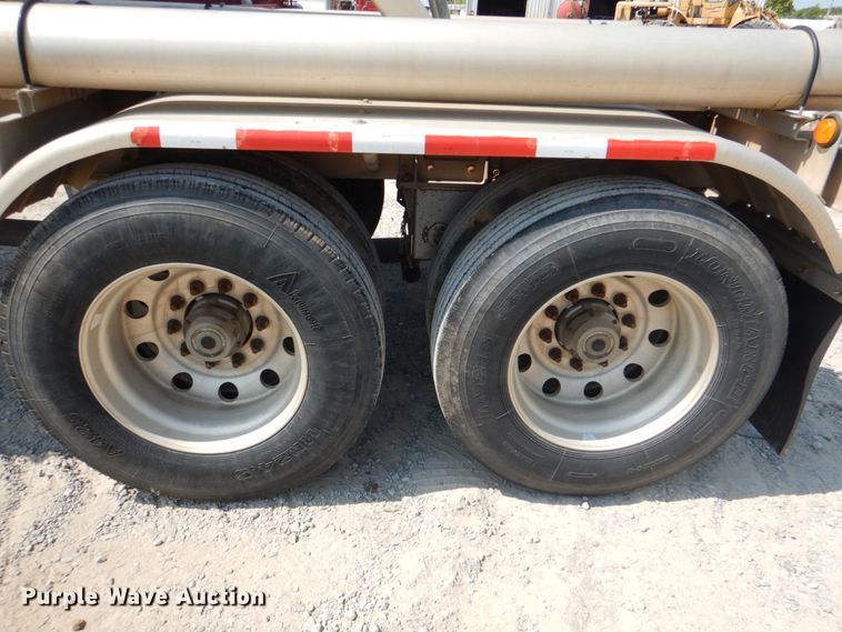 image for item DM3938 2012 Heil Trailer International  pneumatic dry bulk trailer