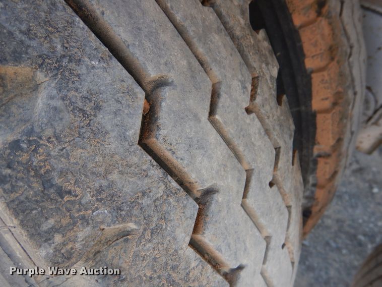 image for item DM3938 2012 Heil Trailer International  pneumatic dry bulk trailer