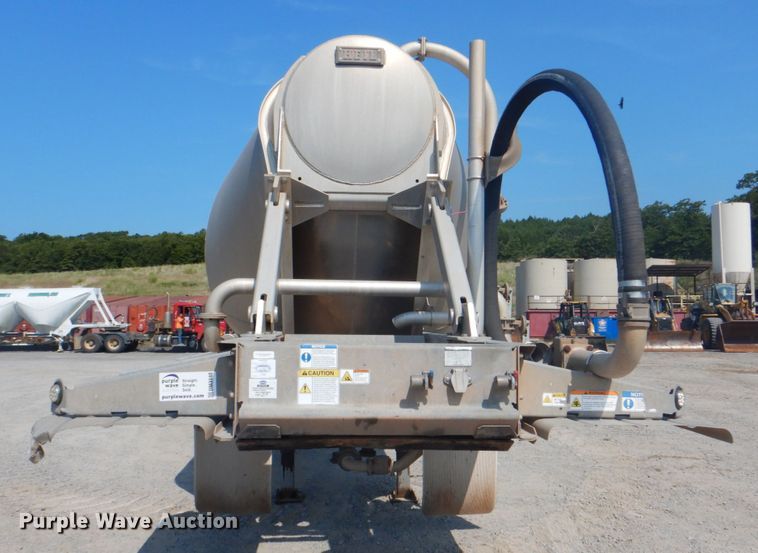 image for item DM3940 2012 Heil Trailer International  pneumatic dry bulk trailer