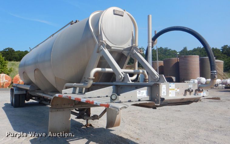 image for item DM3940 2012 Heil Trailer International  pneumatic dry bulk trailer