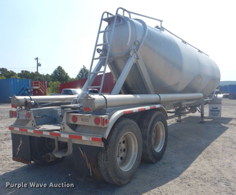 image for item DM3940 2012 Heil Trailer International  pneumatic dry bulk trailer