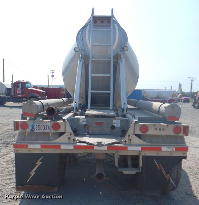 image for item DM3940 2012 Heil Trailer International  pneumatic dry bulk trailer