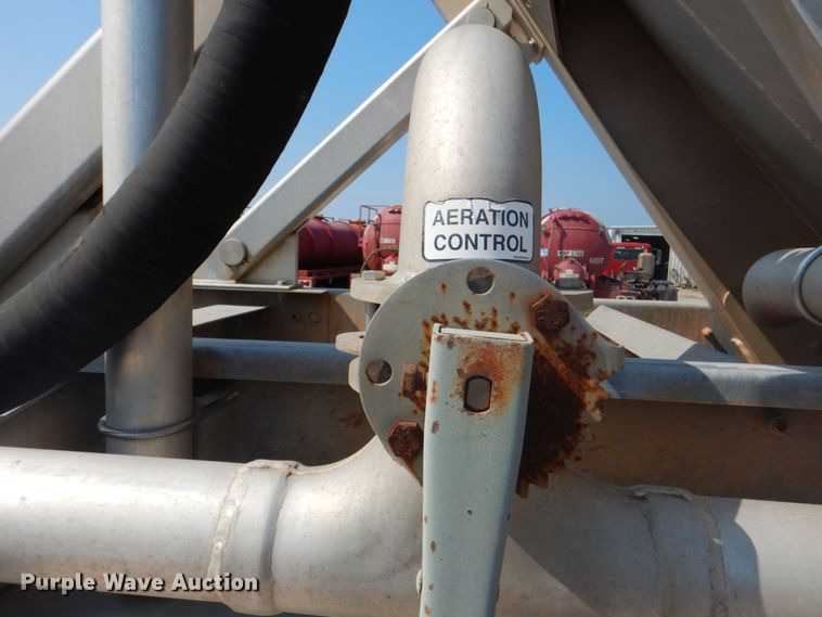 image for item DM3940 2012 Heil Trailer International  pneumatic dry bulk trailer