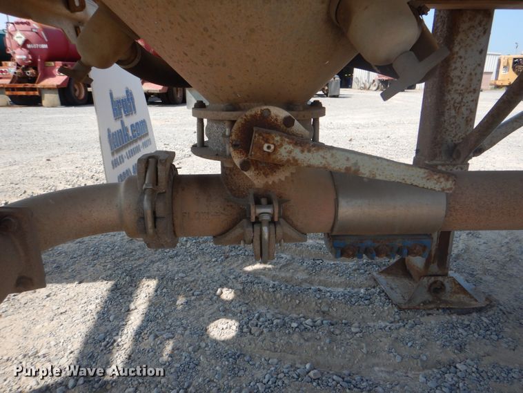 image for item DM3940 2012 Heil Trailer International  pneumatic dry bulk trailer