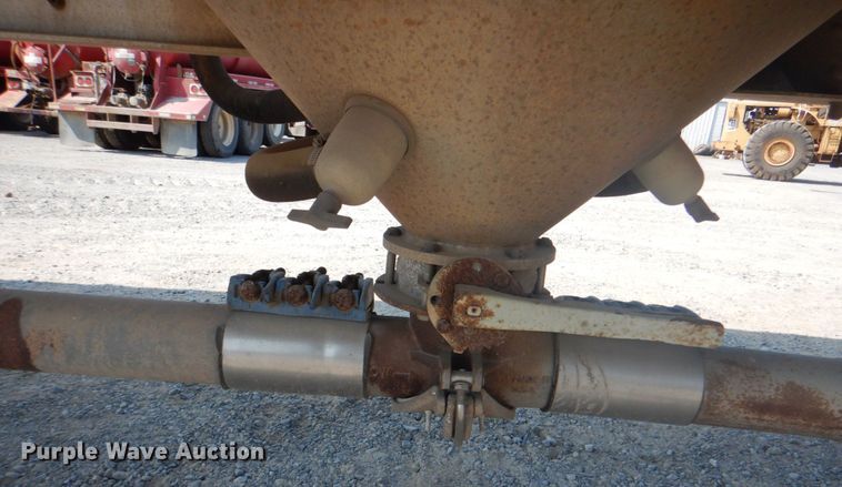 image for item DM3940 2012 Heil Trailer International  pneumatic dry bulk trailer