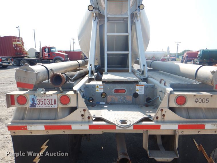 image for item DM3940 2012 Heil Trailer International  pneumatic dry bulk trailer