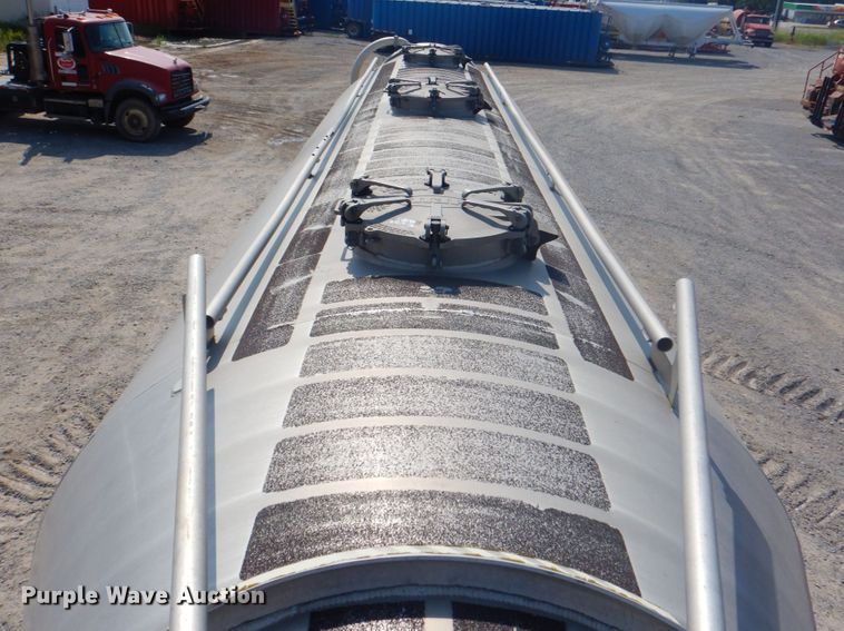 image for item DM3940 2012 Heil Trailer International  pneumatic dry bulk trailer