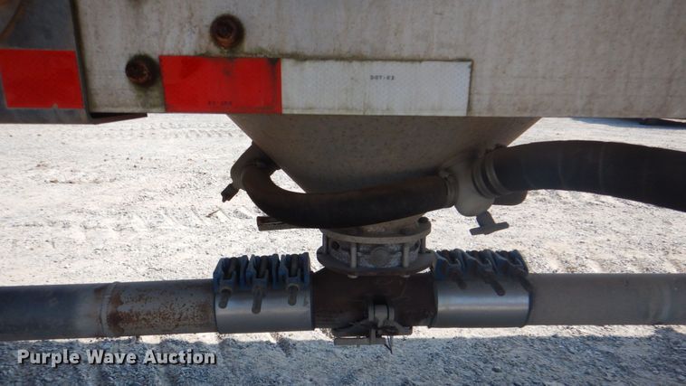 image for item DM3940 2012 Heil Trailer International  pneumatic dry bulk trailer