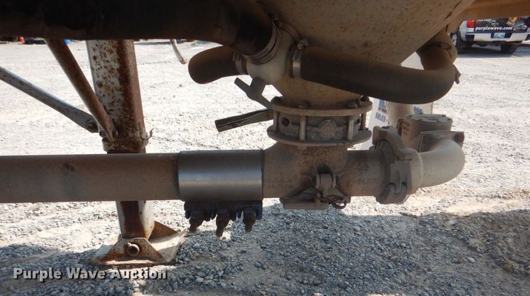 image for item DM3940 2012 Heil Trailer International  pneumatic dry bulk trailer