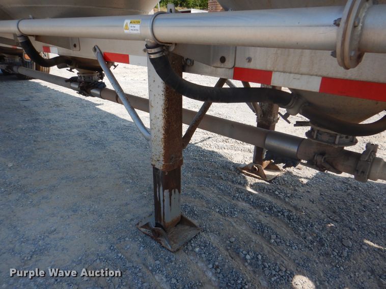 image for item DM3940 2012 Heil Trailer International  pneumatic dry bulk trailer