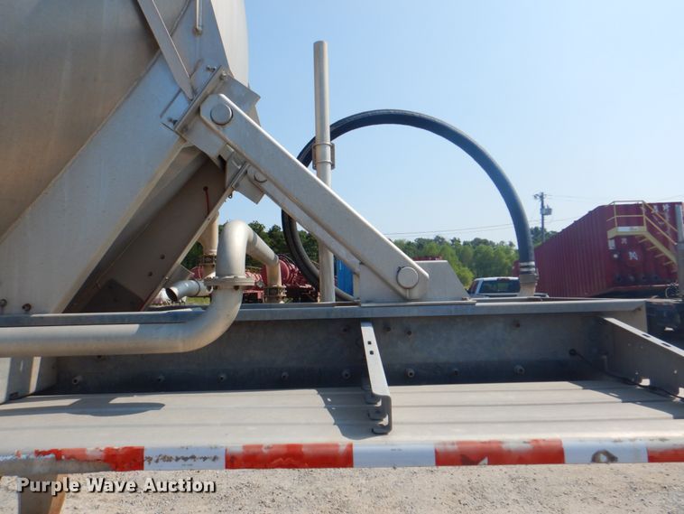 image for item DM3940 2012 Heil Trailer International  pneumatic dry bulk trailer