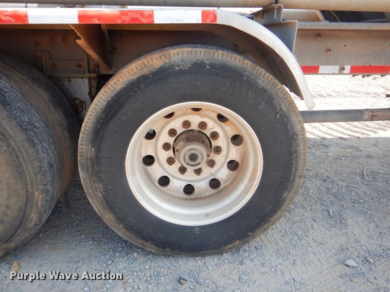 image for item DM3940 2012 Heil Trailer International  pneumatic dry bulk trailer