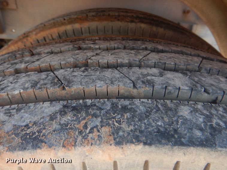 image for item DM3940 2012 Heil Trailer International  pneumatic dry bulk trailer