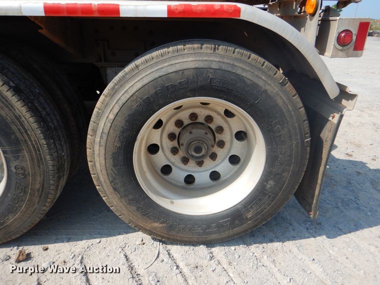 image for item DM3940 2012 Heil Trailer International  pneumatic dry bulk trailer