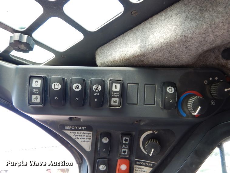 image for item DM4326 2011 John Deere 333D  tracked skid steer loader