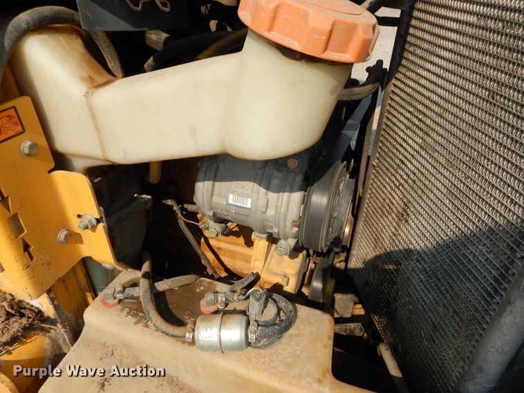 image for item DM4326 2011 John Deere 333D  tracked skid steer loader