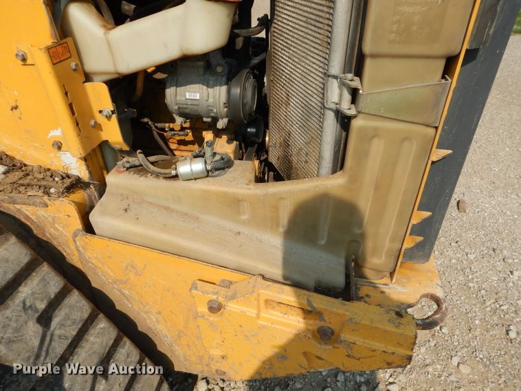 image for item DM4326 2011 John Deere 333D  tracked skid steer loader