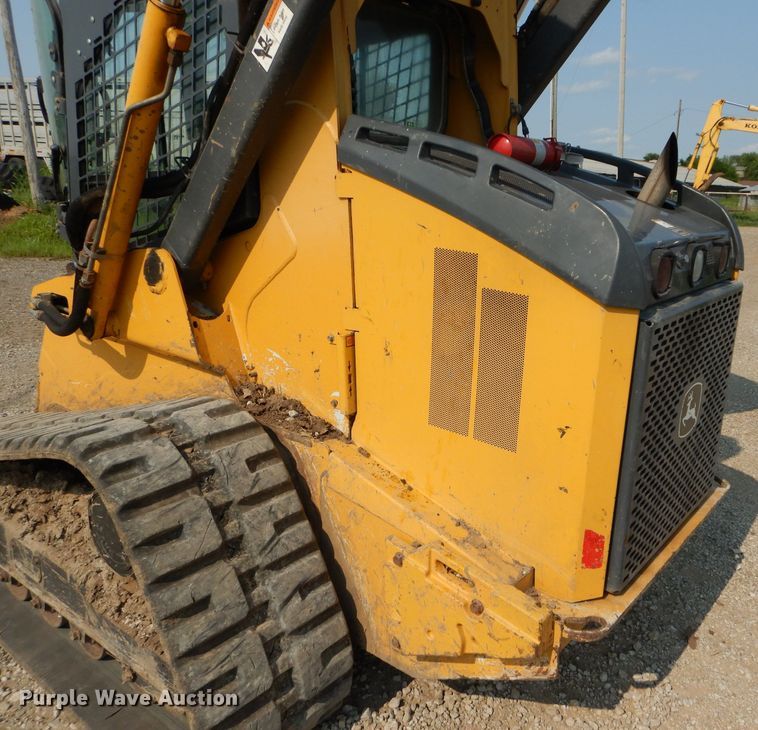 image for item DM4326 2011 John Deere 333D  tracked skid steer loader