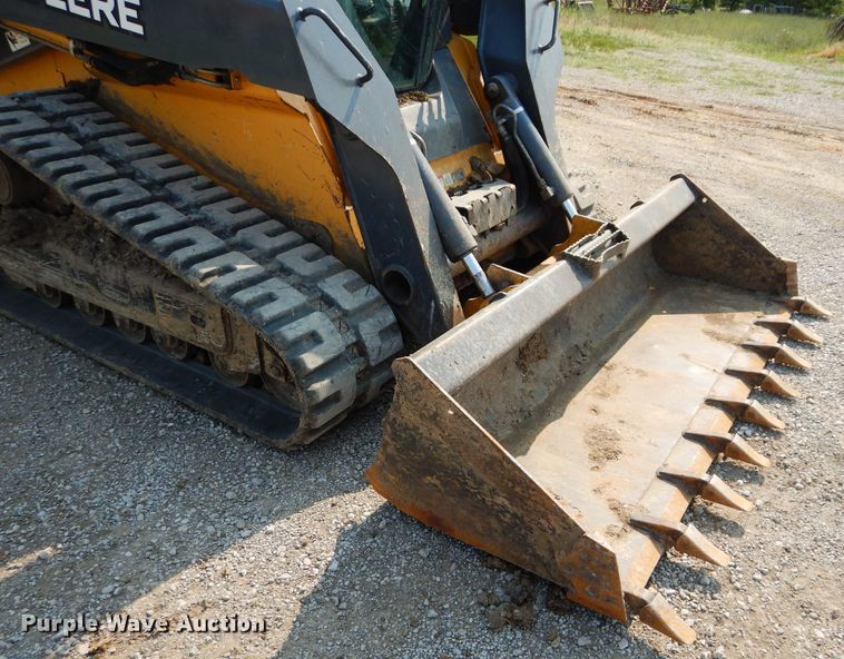 image for item DM4326 2011 John Deere 333D  tracked skid steer loader