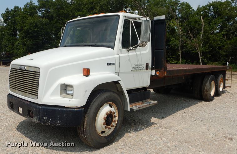 image for item DM4332 2001 Freightliner FL70  flatbed truck