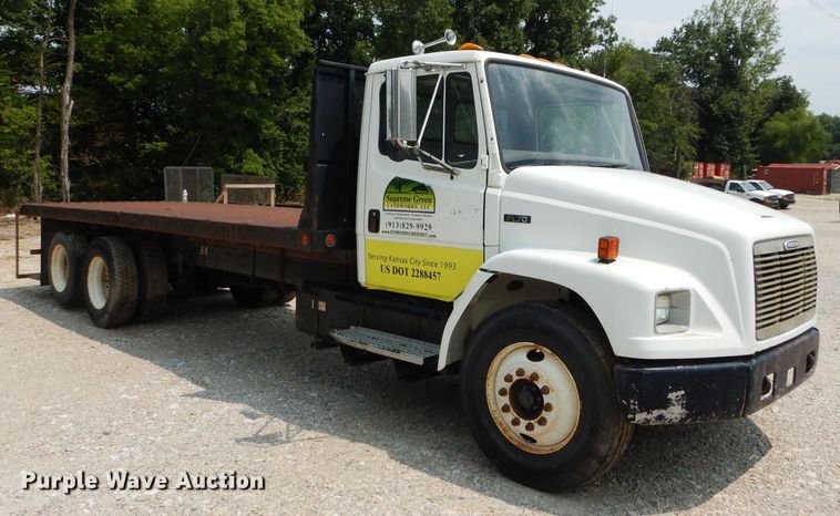 image for item DM4332 2001 Freightliner FL70  flatbed truck