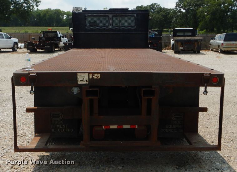 image for item DM4332 2001 Freightliner FL70  flatbed truck