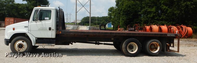 image for item DM4332 2001 Freightliner FL70  flatbed truck