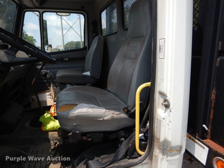 image for item DM4332 2001 Freightliner FL70  flatbed truck