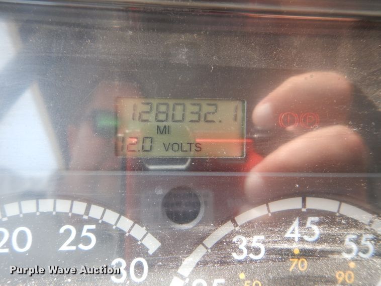 image for item DM4332 2001 Freightliner FL70  flatbed truck