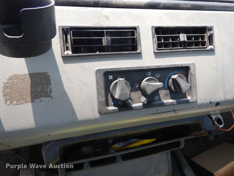 image for item DM4332 2001 Freightliner FL70  flatbed truck